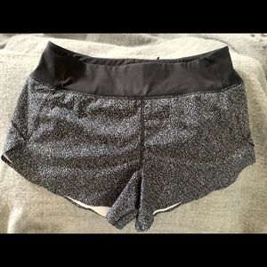 Athleta Run With It Shorts | Size Small